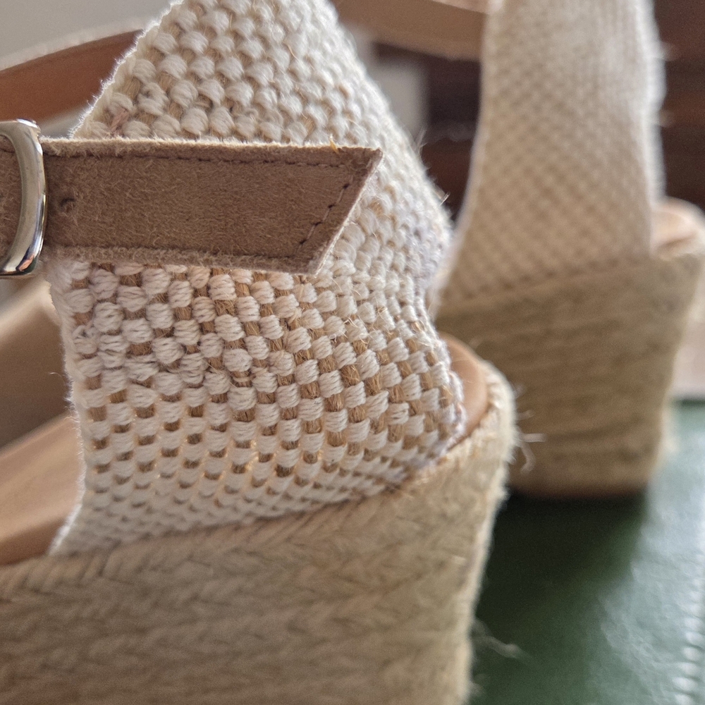 Chic Tan Wedge Sandals - Picture 4 of 8
